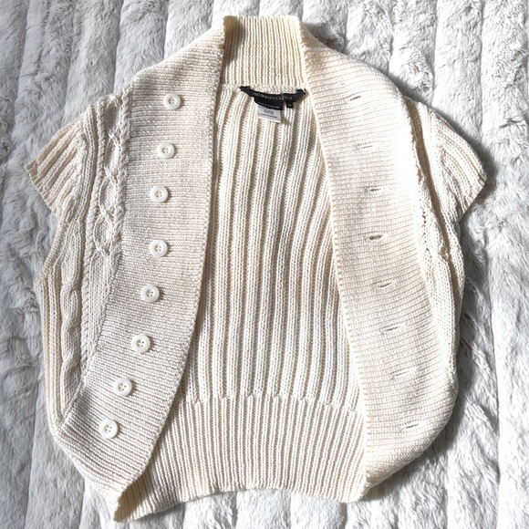 BCBGMaxAzria Sweaters - BCBG Max Azria Cropped‎ Shrug